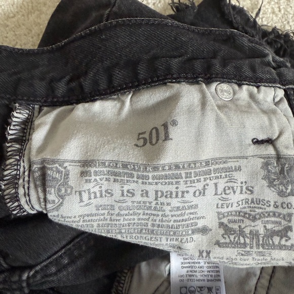 Levi’s Black Denim Women's Shorts Size 25 - Picture 5 of 6